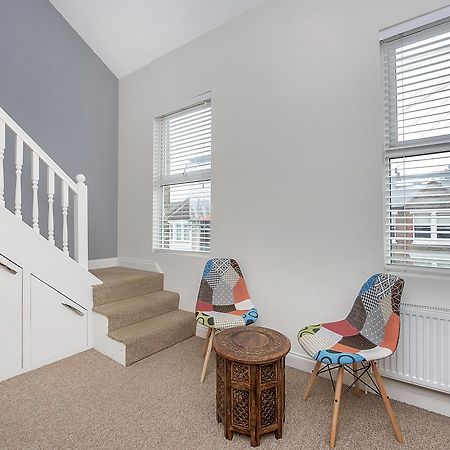 Finding My Palace Guest House In Tooting ミッチャム エクステリア 写真