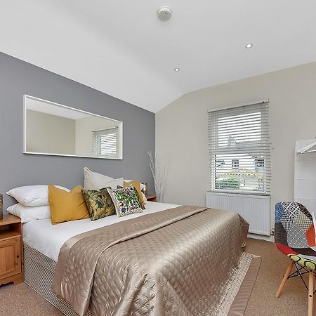Finding My Palace Guest House In Tooting ミッチャム エクステリア 写真