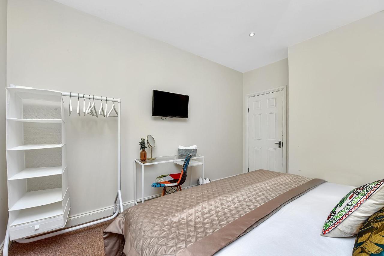 Finding My Palace Guest House In Tooting ミッチャム エクステリア 写真