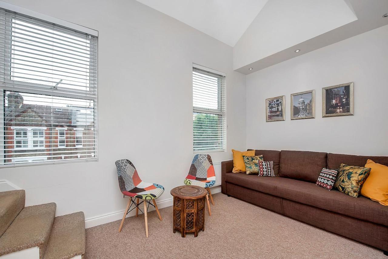 Finding My Palace Guest House In Tooting ミッチャム エクステリア 写真