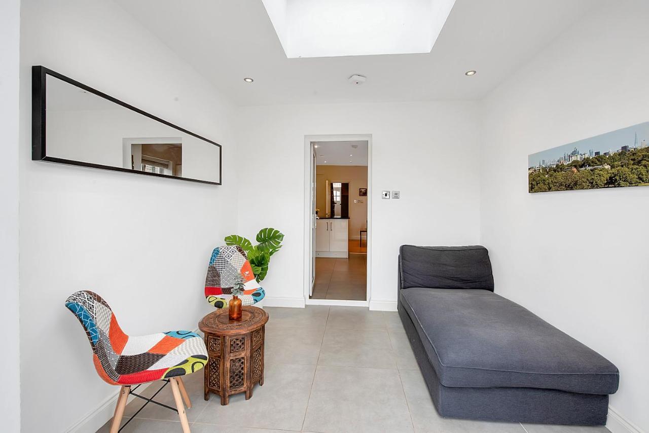 Finding My Palace Guest House In Tooting ミッチャム エクステリア 写真