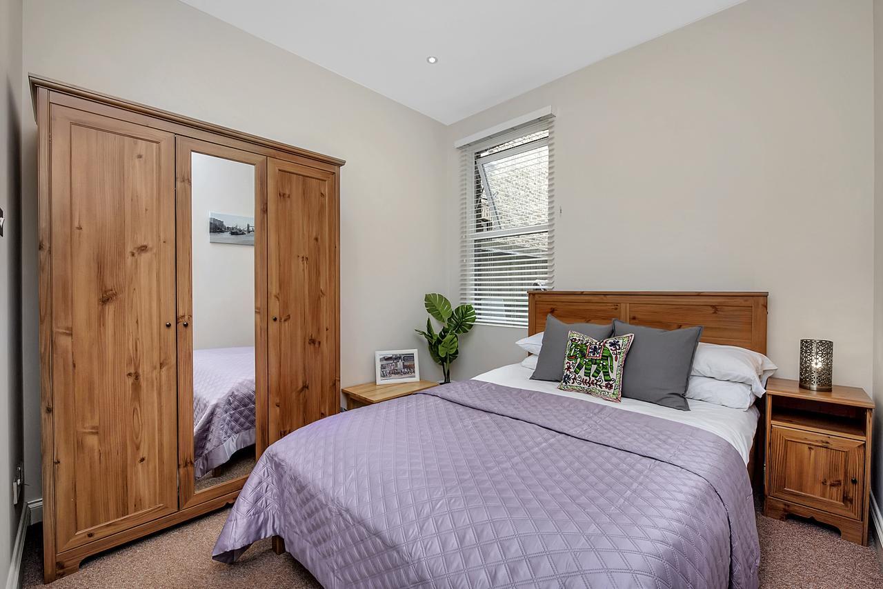 Finding My Palace Guest House In Tooting ミッチャム エクステリア 写真