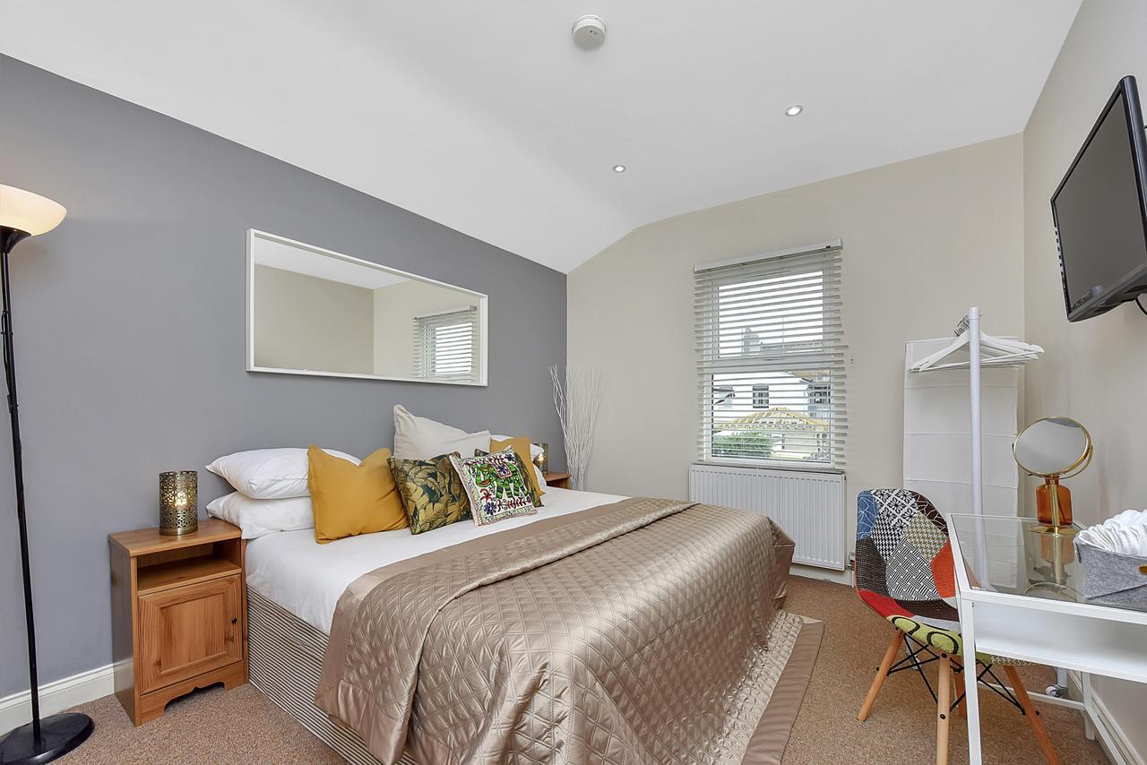 Finding My Palace Guest House In Tooting ミッチャム エクステリア 写真