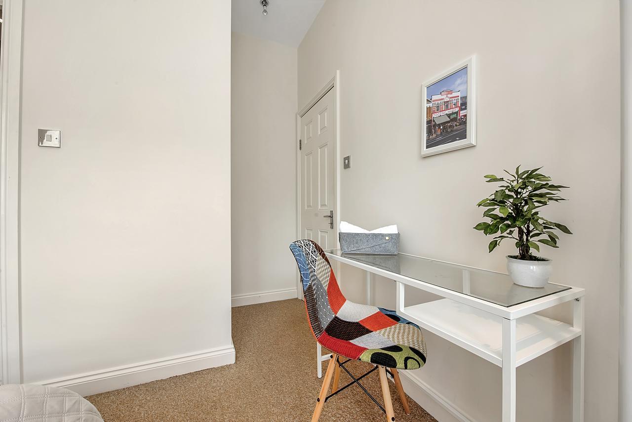 Finding My Palace Guest House In Tooting ミッチャム エクステリア 写真